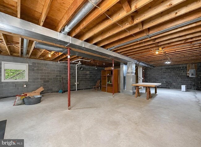 Building Photo - 8433 Sailboat Ln