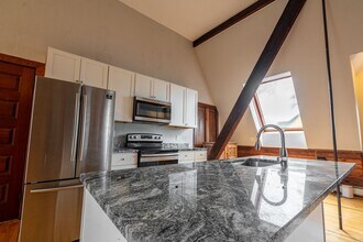 Building Photo - Charming Edgewood Studio – All Utilities Included | Washer & Dryer | April 1 Move-In