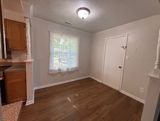 Building Photo - Windsor Oaks West