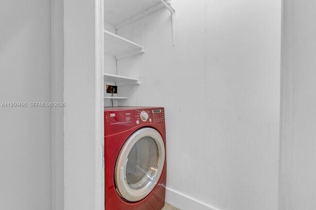 Building Photo - 1101 NE 24th Ct