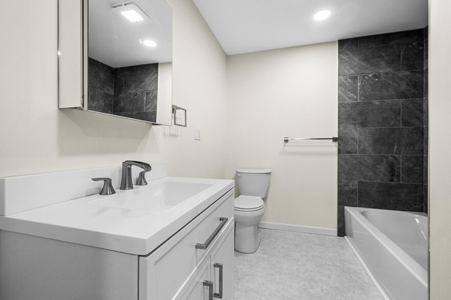 Building Photo - 346 Bennett St