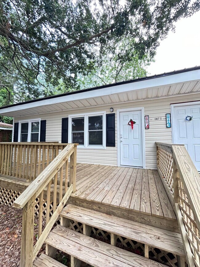 Building Photo - 405 12th Ave S