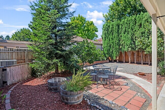 Building Photo - Move-In Ready 4-Bed, 3-Bath Gem in a Covet...