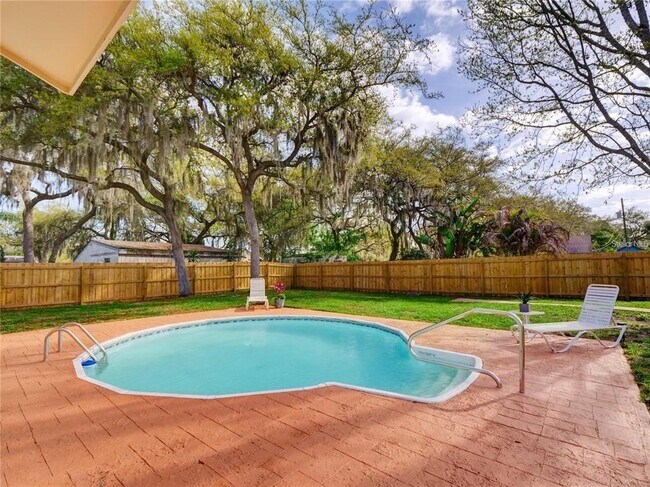 Building Photo - 351 Monarco Ave