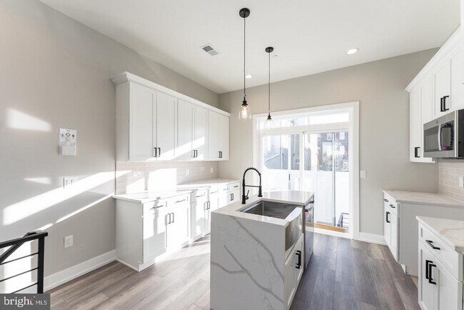 Building Photo - 1903 N Philip St