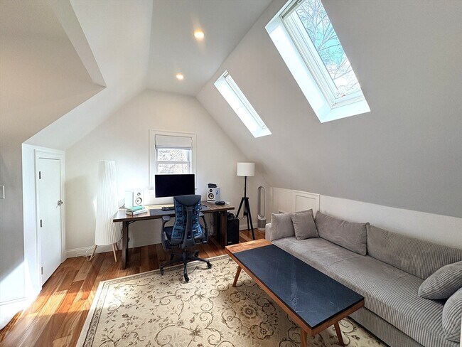 Building Photo - 32 Salisbury Rd