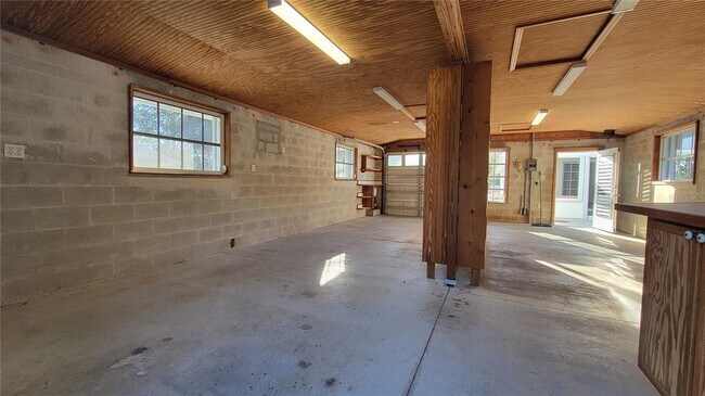 Building Photo - 5847 Venisota Rd