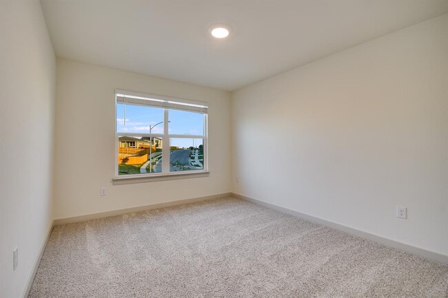 Building Photo - 7400 Daves Landing Dr