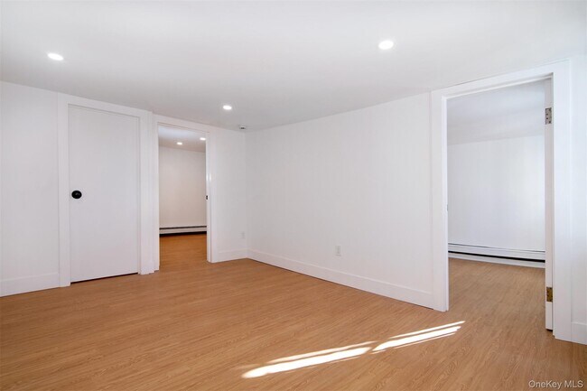 Building Photo - 9 N Buckhout St