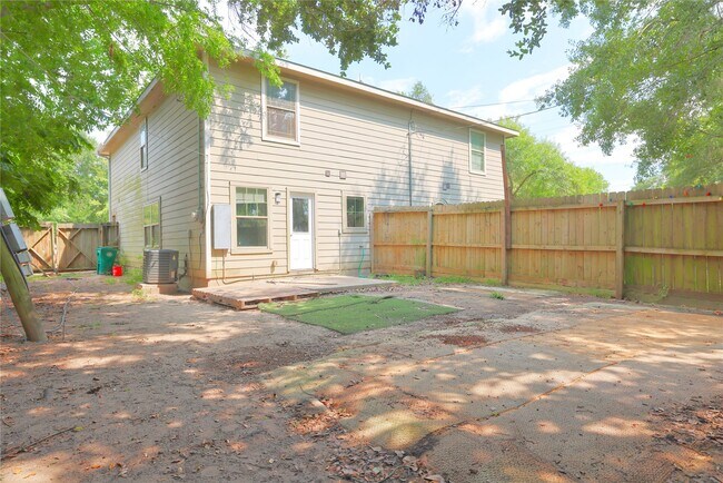 Building Photo - 1118 Johnson St