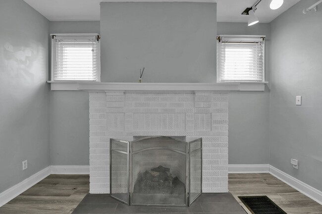 Building Photo - 626 E Jenkins Ave