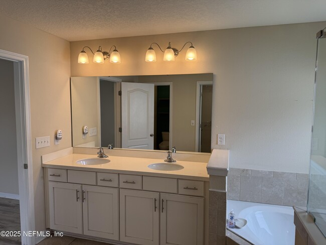 Building Photo - 96 Midway Park Dr