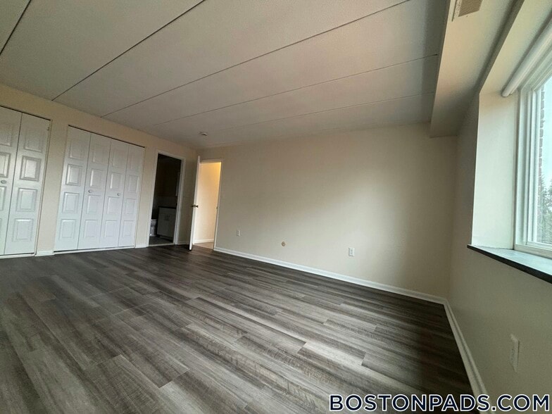 Building Photo - 51 Hill Rd