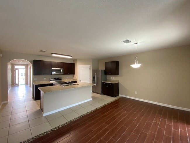 Building Photo - NOT AVAILABLE FOR SHOW UNTL OCTOBER 20TH O...