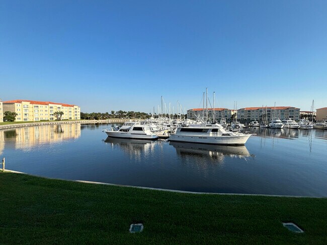 Building Photo - 14 Harbour Isle Dr W