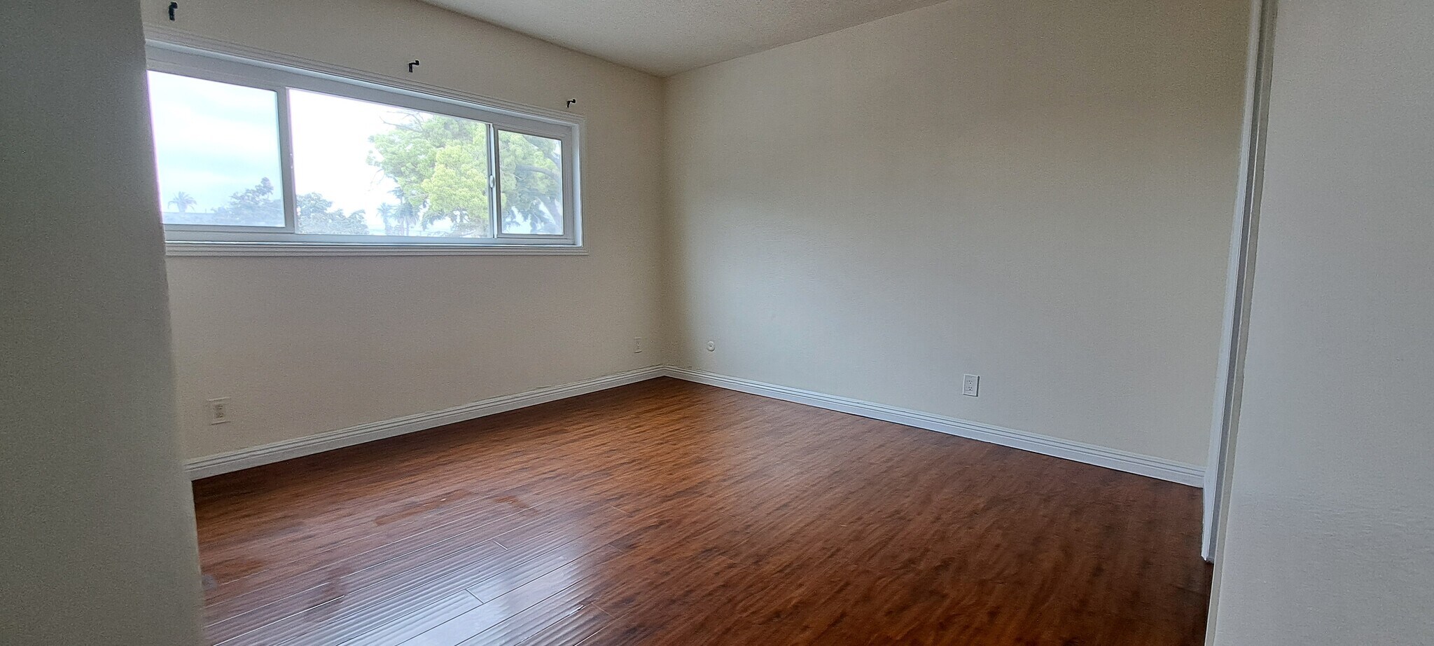 Building Photo - 1340 W 85th St