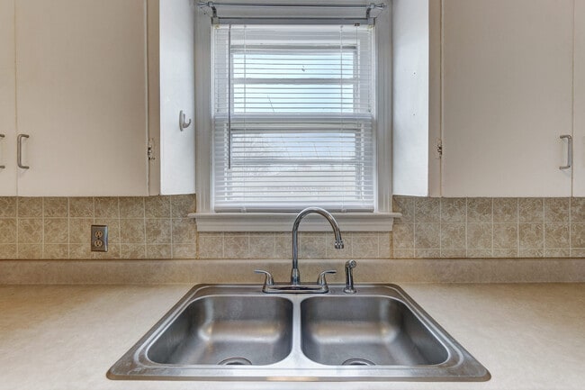 Building Photo - Welcome to the Bethany 2 Bedroom, a charmi...
