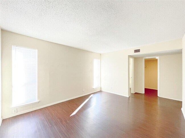 Building Photo - 3431 N Hills Dr