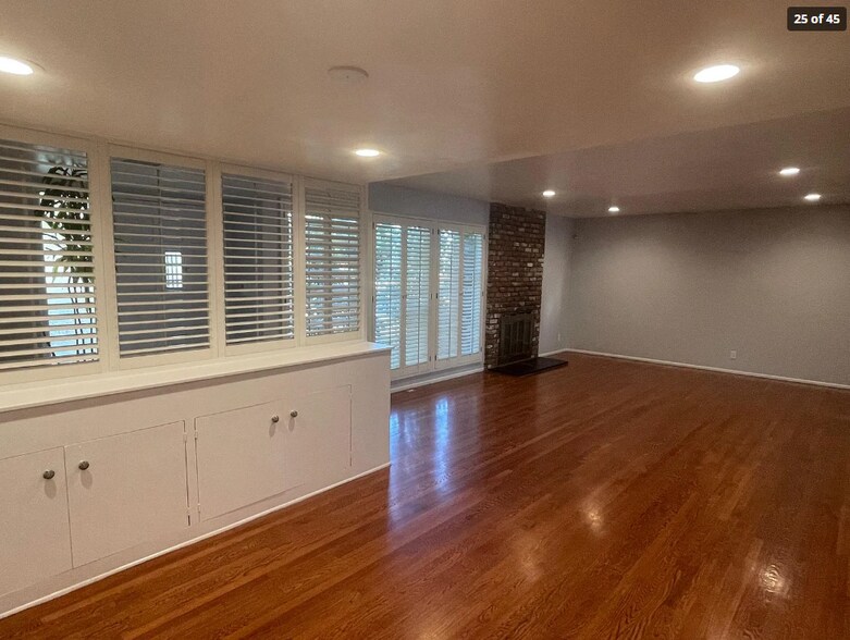 Building Photo - 1085 Riviera Dr