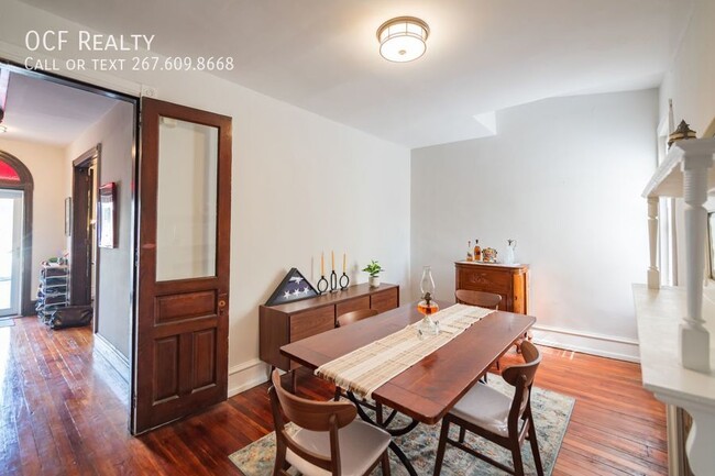 Building Photo - Gorgeous Large Manayunk Home with Parking