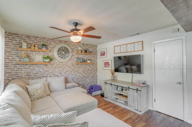 Building Photo - 3442 Lila Dr