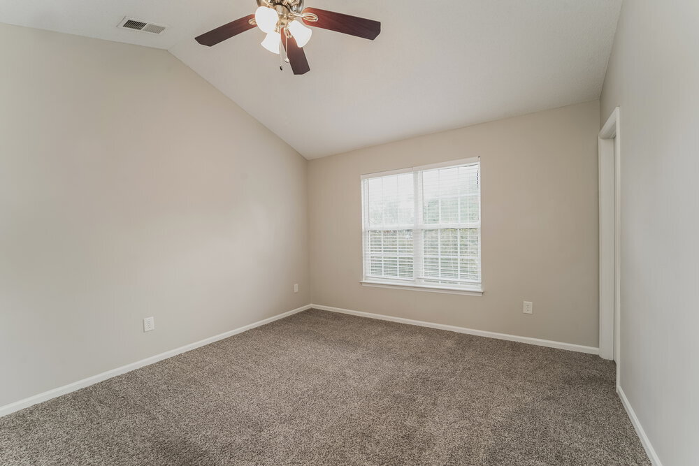 Building Photo - 14313 Blue Grass Dr