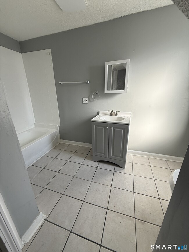 Building Photo - 74 Branch St