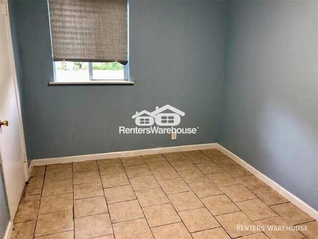 Building Photo - Cottage style 3 bedroom, 1 full bath home ...