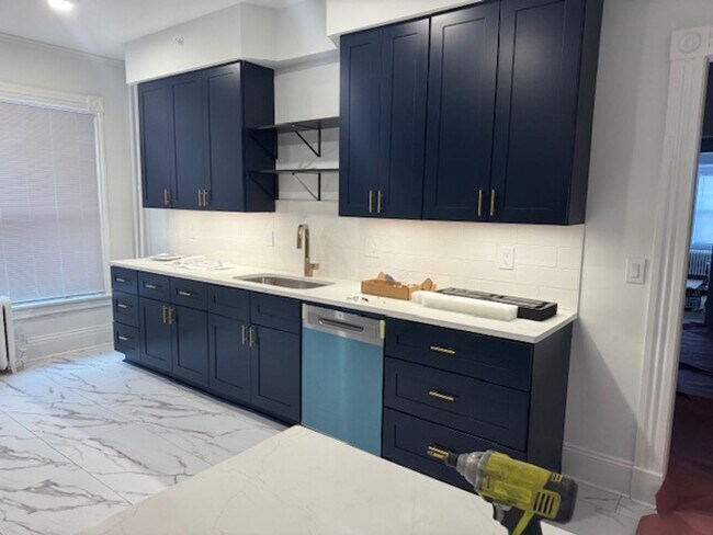 Building Photo - 775 University Ave