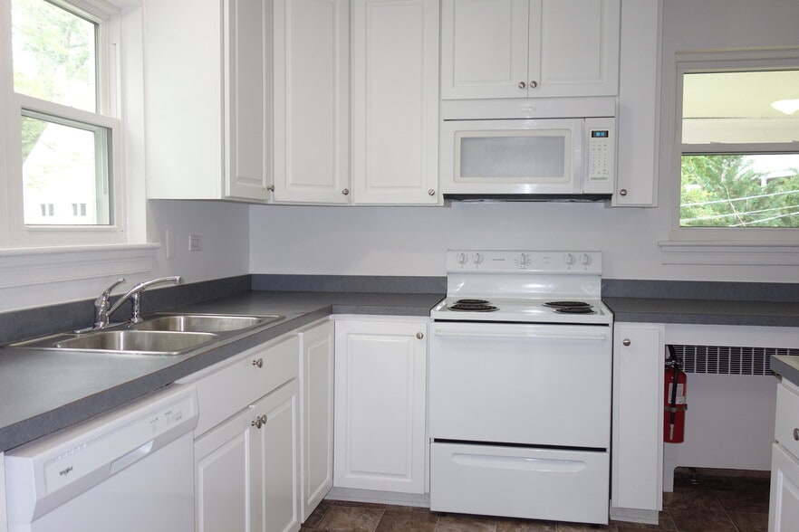 Kitchen with new appliances. - 116 Howard Dr