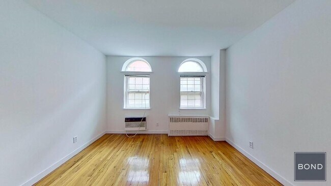 Primary Photo - 402 E 83rd St