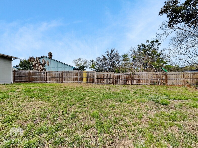 Building Photo - 4307 Sky Line Dr