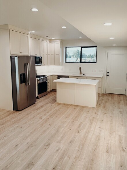 Building Photo - 1146 S Lauren Ln