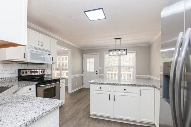 Building Photo - 3401 Connection Dr