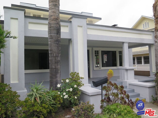 Building Photo - 1922 Taft Ave