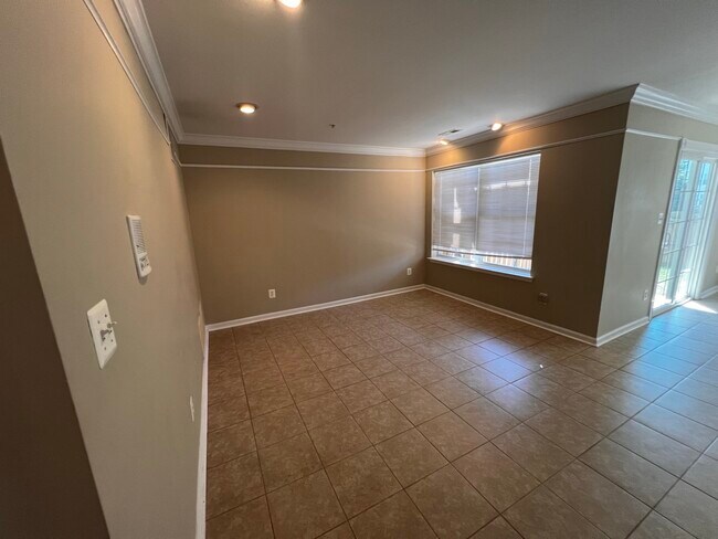 Building Photo - 212 Cambridge Pl