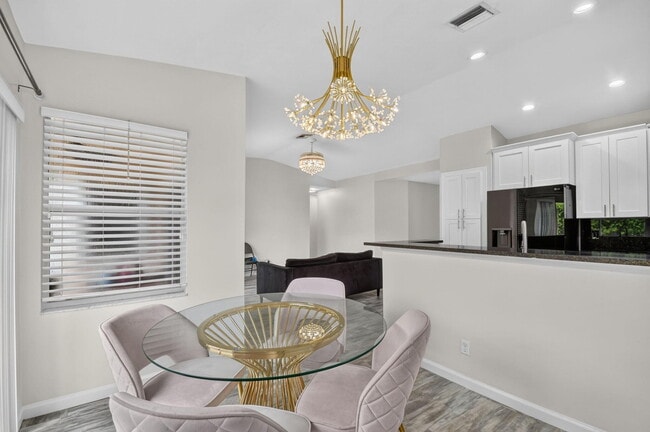 Building Photo - 208 Caribe Ct