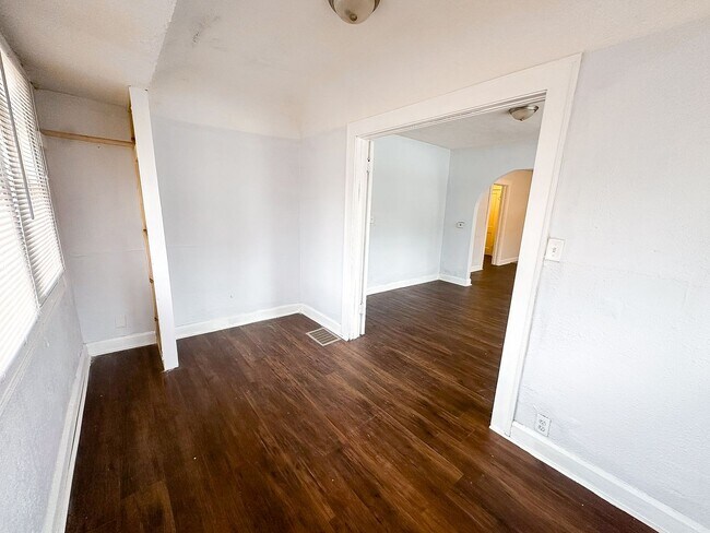 Building Photo - 136 W 37th St
