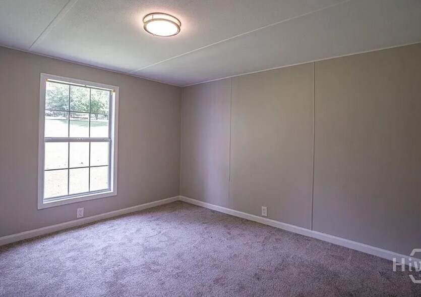 Building Photo - 4419 New Kings Bridge Rd