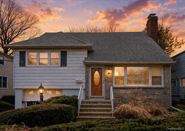 Building Photo - 73 Ewart St