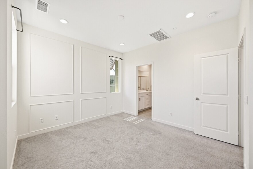 Main Bed Room - 429 Lake Shore Way