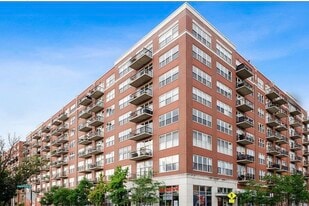 Building Photo - 6 S Laflin St