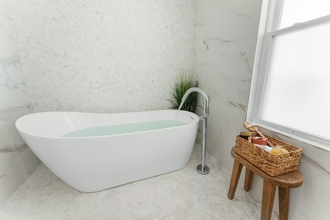 Building Photo - 86 Cypress St