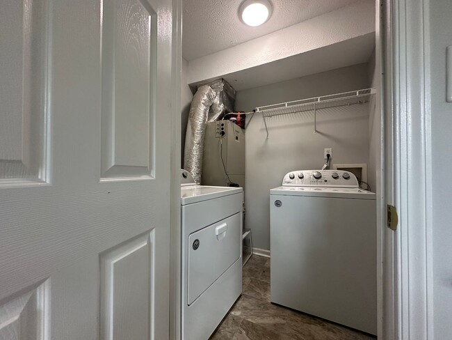 Building Photo - 3 Bedroom Townhouse in Campbell County