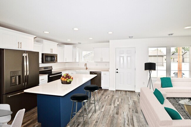 Building Photo - 3819 Gemini Dr SE