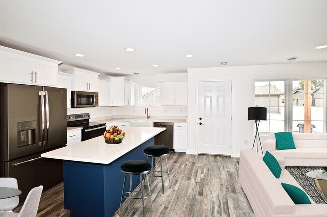 Building Photo - 3827 Gemini Dr SE
