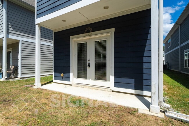 Building Photo - 215 Creek Run Way