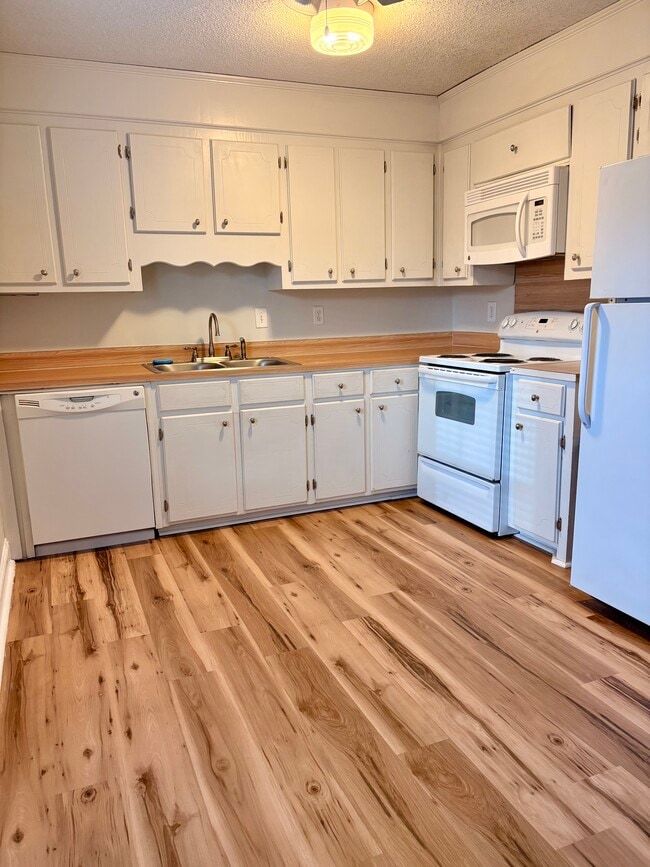 Building Photo - 101 Lael Ct