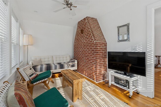 Building Photo - 1240 W Rd