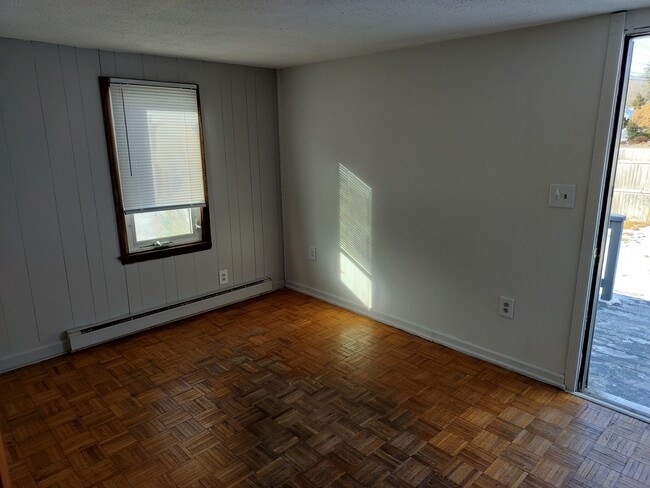 Building Photo - 326 S Center St